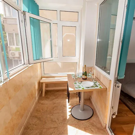Titan Studio B Apartment